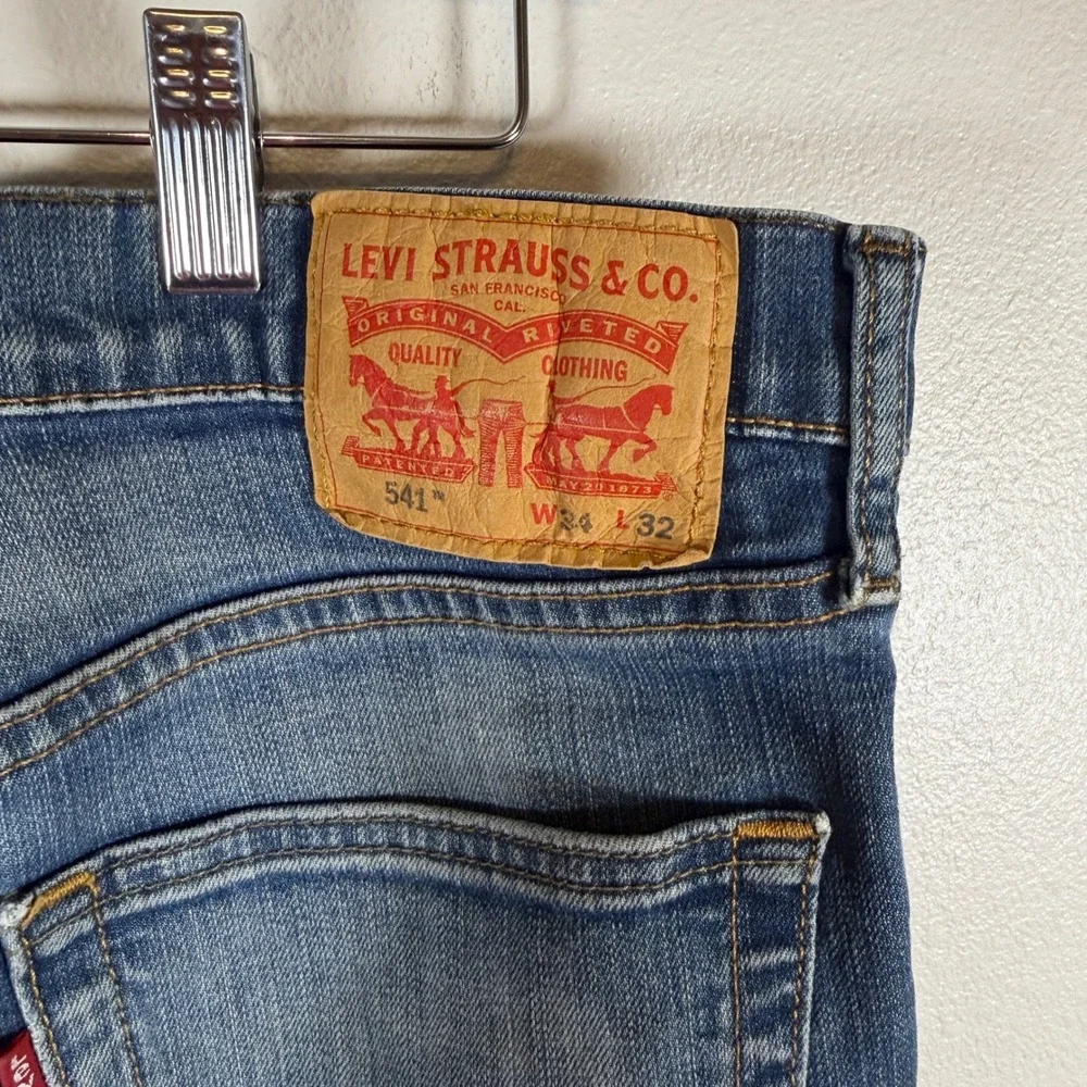 Levis 541 Athletic‎ Taper Mens Blue Jeans Medium Wash 34x30 18181-0017